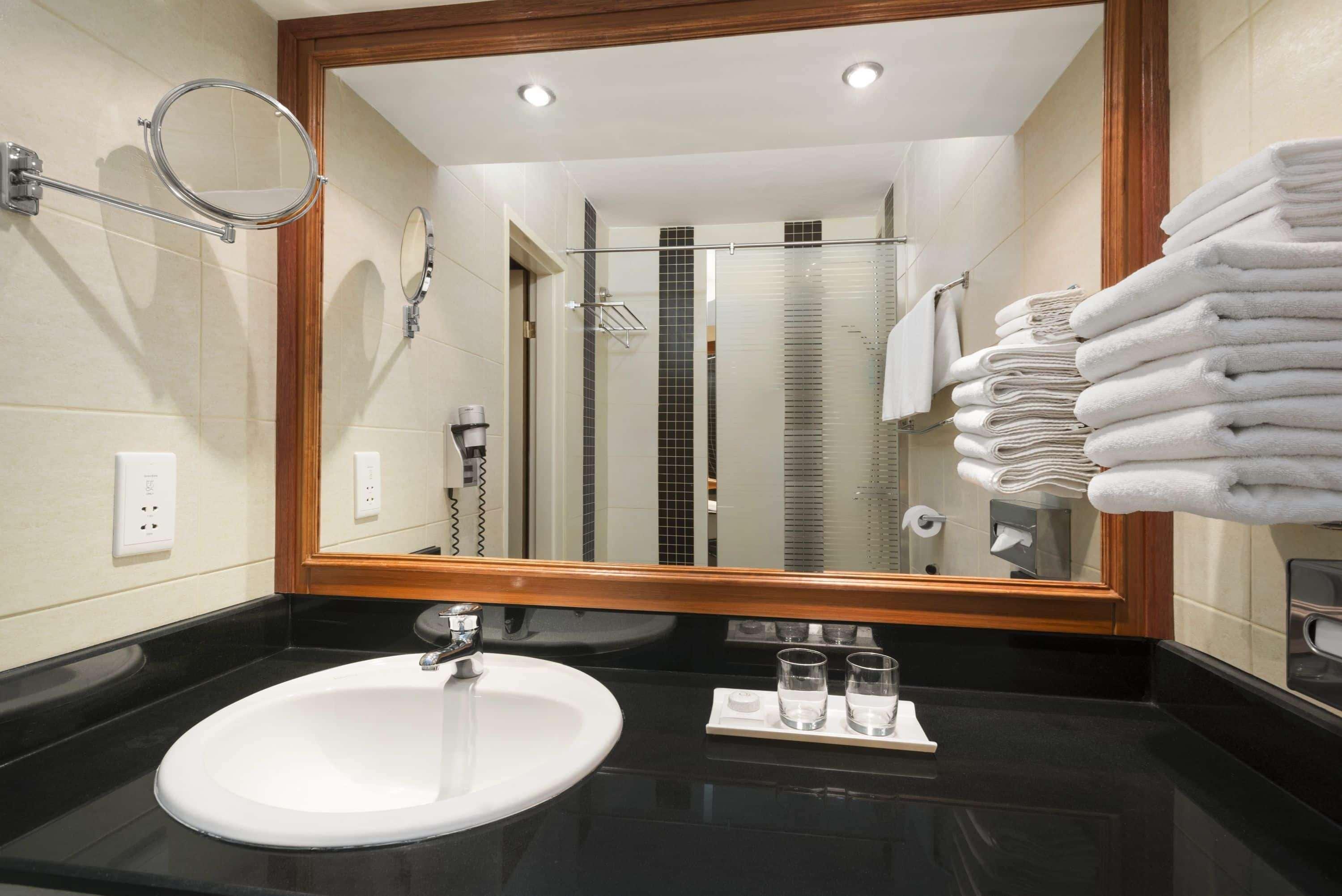 Ramada By Wyndham Bahrain Hotel Manama Ngoại thất bức ảnh