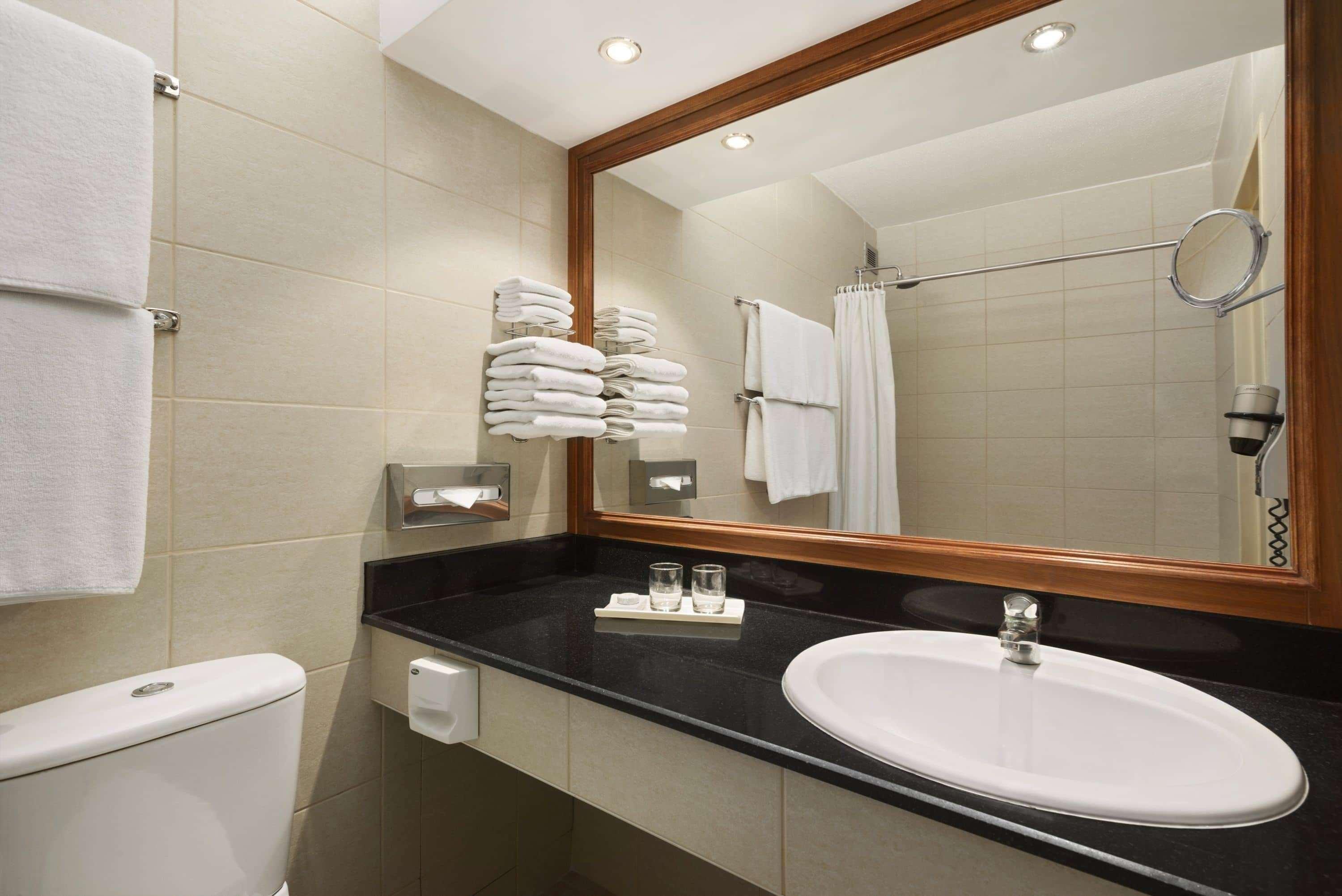 Ramada By Wyndham Bahrain Hotel Manama Ngoại thất bức ảnh